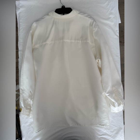 Liz Claiborne Cream-colored, long-sleeved button-down blouse, size 2X - Picture 4 of 10